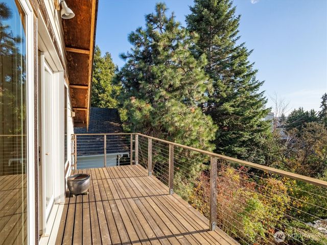 1209 N 44th Street, Seattle, WA 98103