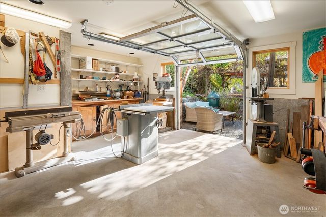 1209 N 44th Street, Seattle, WA 98103