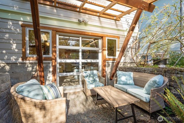 1209 N 44th Street, Seattle, WA 98103