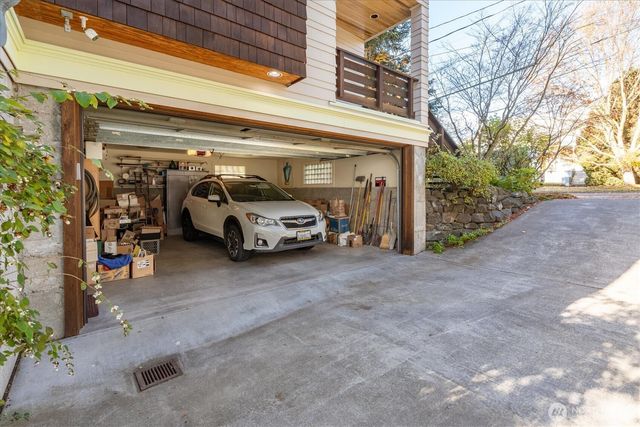 1209 N 44th Street, Seattle, WA 98103