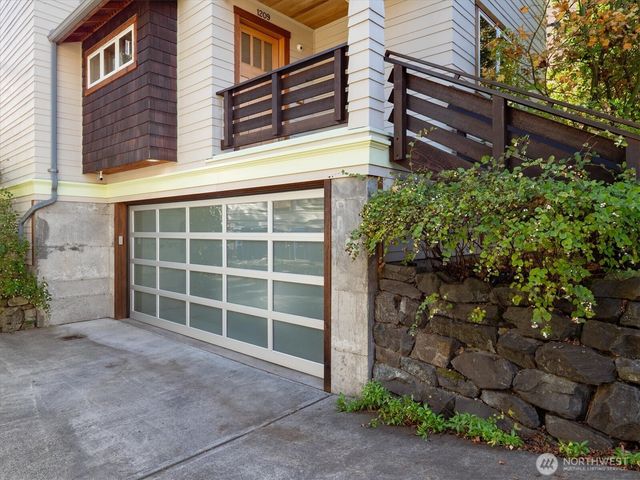 1209 N 44th Street, Seattle, WA 98103