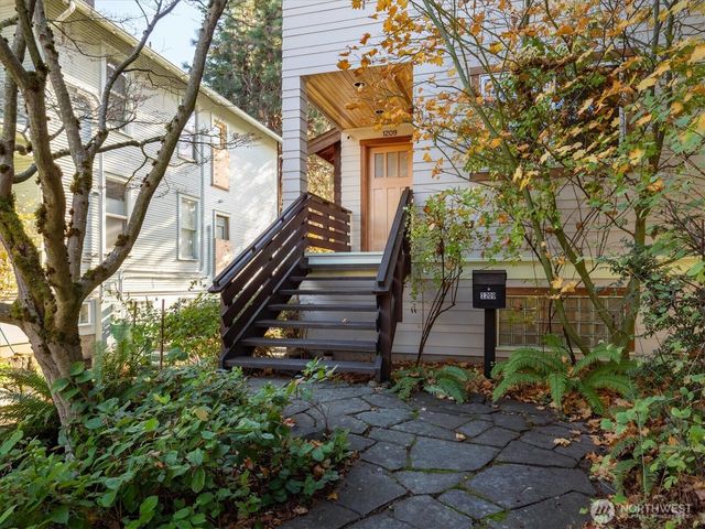 1209 N 44th Street, Seattle, WA 98103