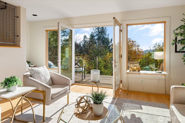 1209 N 44th Street, Seattle, WA 98103
