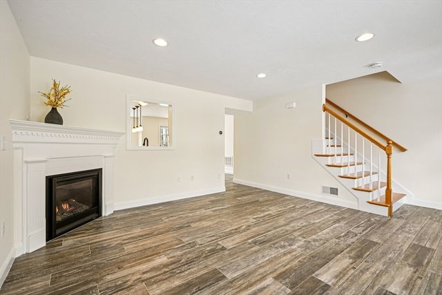 16 Rockingham Drive 131, Tewksbury, MA 01876