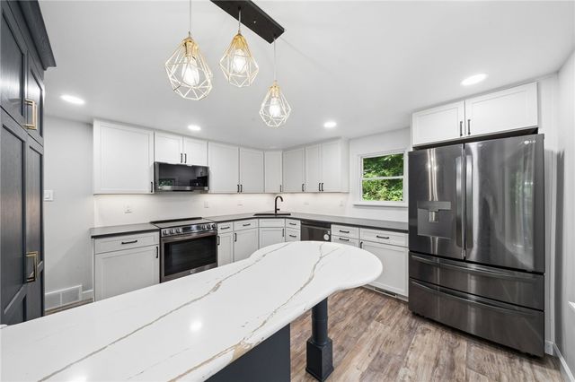4375 New Texas Rd, Plum Boro, PA 15239