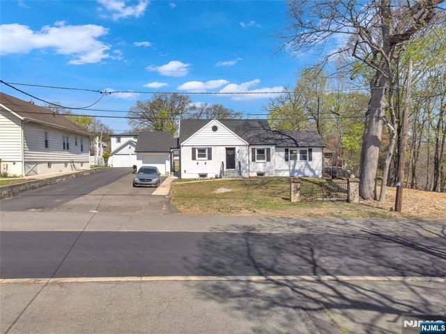 29 Stansfield Place, North Haledon, NJ 07508