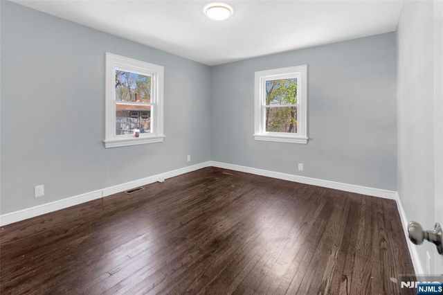29 Stansfield Place, North Haledon, NJ 07508