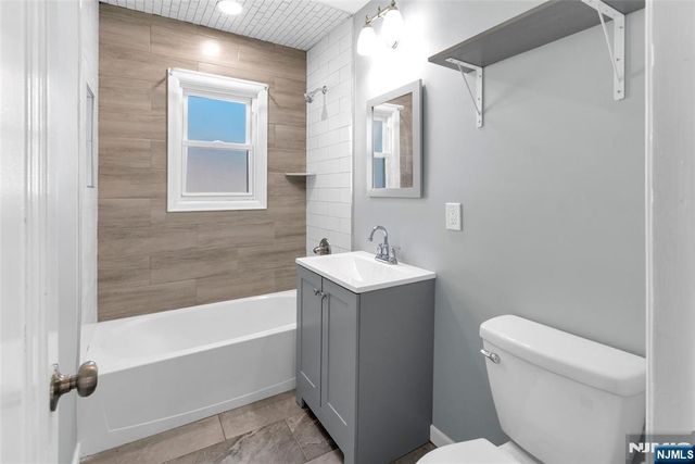 29 Stansfield Place, North Haledon, NJ 07508