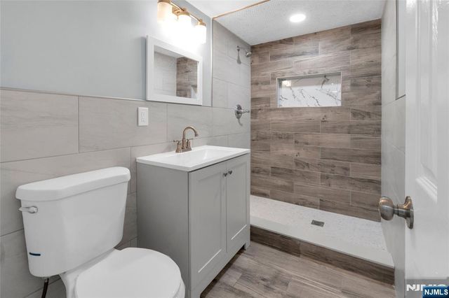29 Stansfield Place, North Haledon, NJ 07508