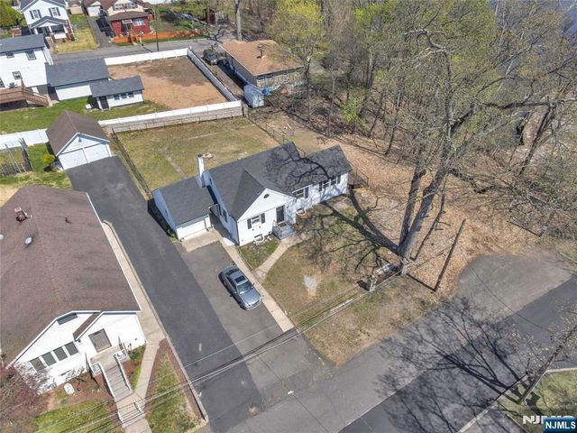 29 Stansfield Place, North Haledon, NJ 07508