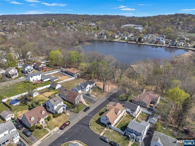 29 Stansfield Place, North Haledon, NJ 07508