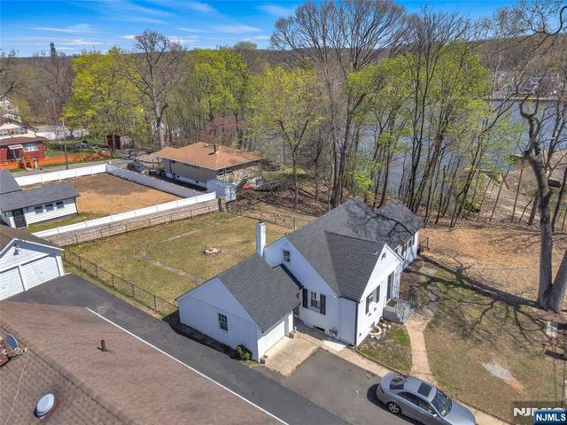 29 Stansfield Place, North Haledon, NJ 07508