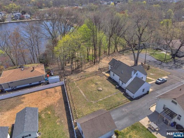 29 Stansfield Place, North Haledon, NJ 07508
