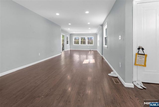29 Stansfield Place, North Haledon, NJ 07508