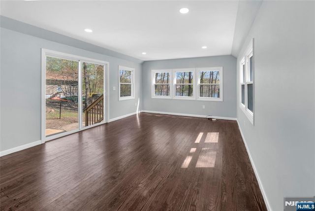 29 Stansfield Place, North Haledon, NJ 07508