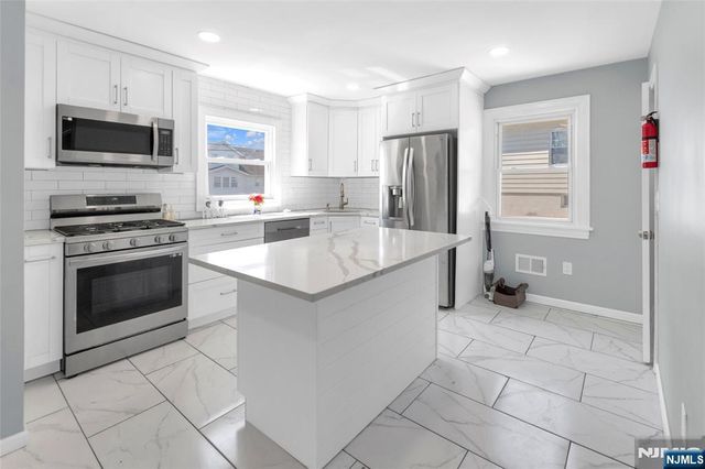 29 Stansfield Place, North Haledon, NJ 07508
