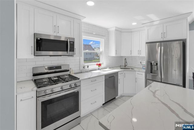 29 Stansfield Place, North Haledon, NJ 07508