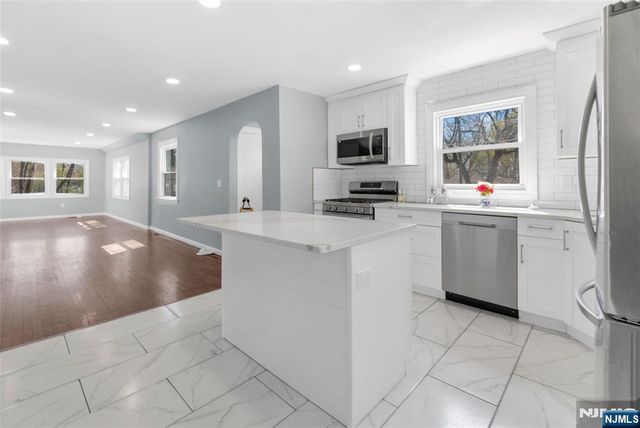 29 Stansfield Place, North Haledon, NJ 07508