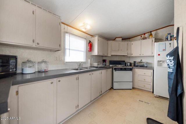 22 Ranch Road, Concho, AZ 85924