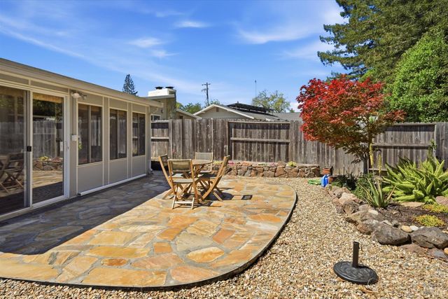 3196 Scenic Dr, Napa, CA 94558