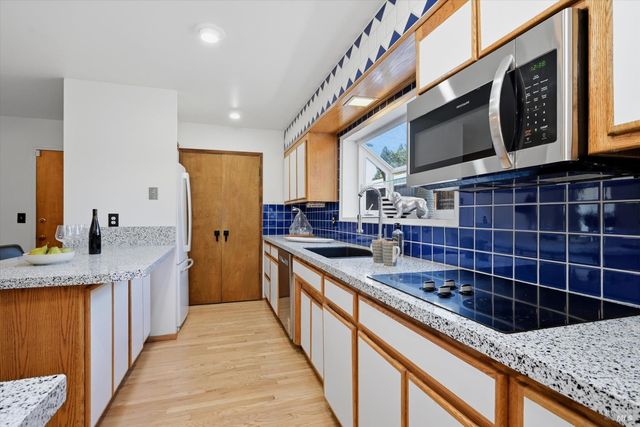 3196 Scenic Dr, Napa, CA 94558