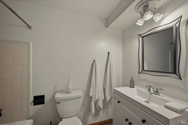 3196 Scenic Dr, Napa, CA 94558