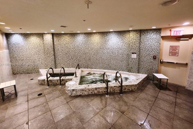 253 NE 2nd St 220, Miami, FL 33132