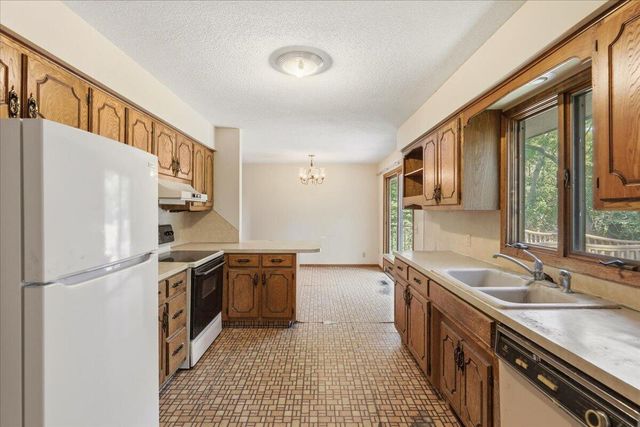 20893 BOUVIER Lane, Council Bluffs, IA 51503