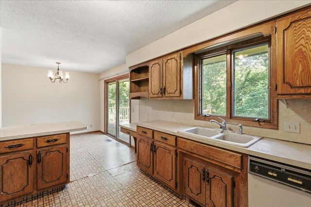 20893 BOUVIER Lane, Council Bluffs, IA 51503