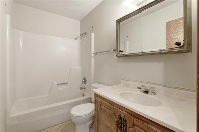 20893 BOUVIER Lane, Council Bluffs, IA 51503