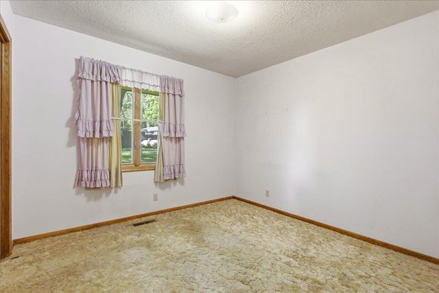 20893 BOUVIER Lane, Council Bluffs, IA 51503