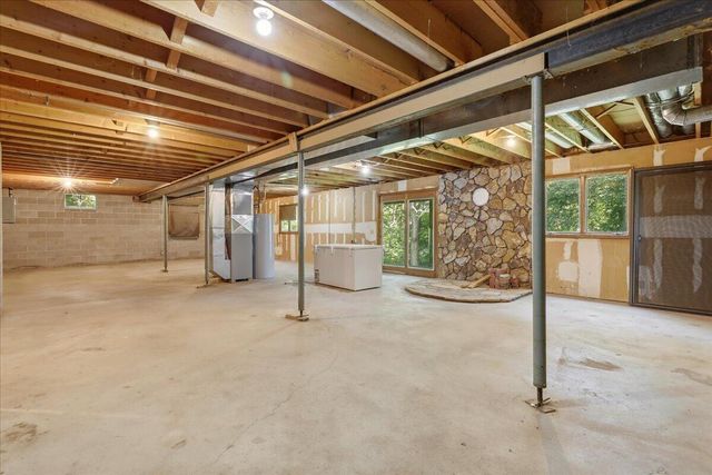 20893 BOUVIER Lane, Council Bluffs, IA 51503