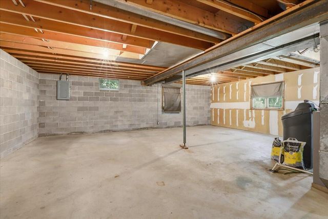 20893 BOUVIER Lane, Council Bluffs, IA 51503