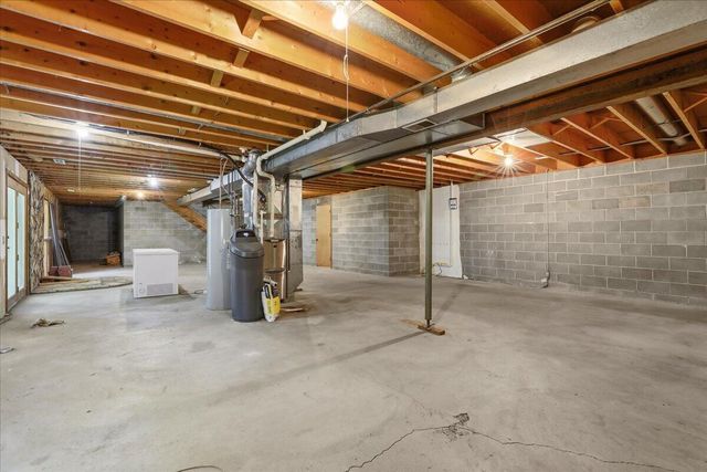 20893 BOUVIER Lane, Council Bluffs, IA 51503