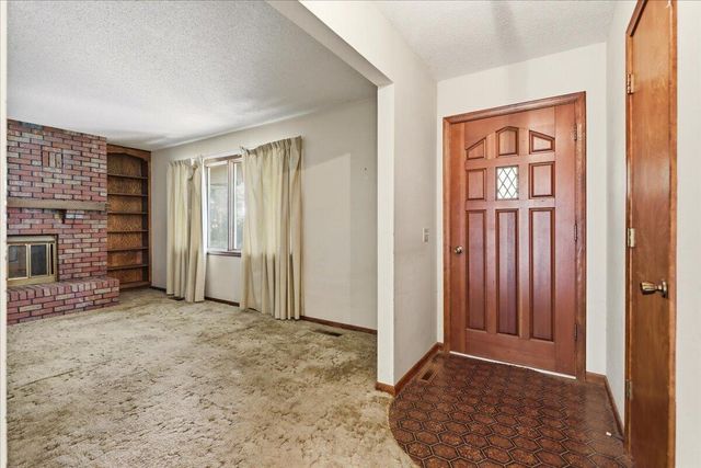 20893 BOUVIER Lane, Council Bluffs, IA 51503