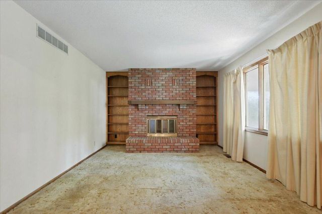 20893 BOUVIER Lane, Council Bluffs, IA 51503