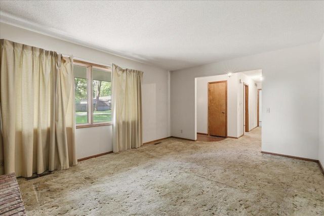 20893 BOUVIER Lane, Council Bluffs, IA 51503