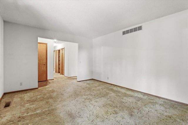 20893 BOUVIER Lane, Council Bluffs, IA 51503