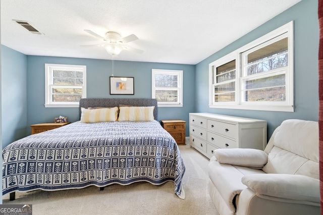 1879 Falls Road, Toccoa, GA 30577