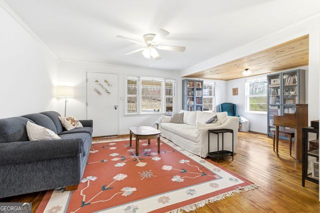 1879 Falls Road, Toccoa, GA 30577