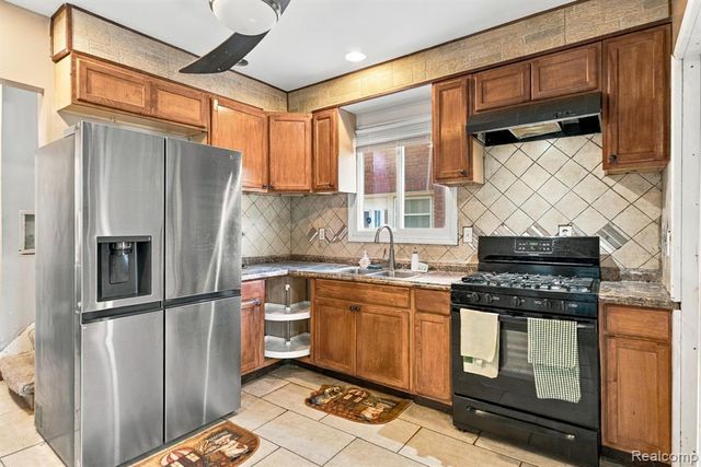 3230 Leslie Street, Detroit, MI 48238
