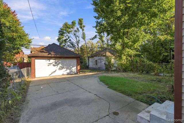 3230 Leslie Street, Detroit, MI 48238