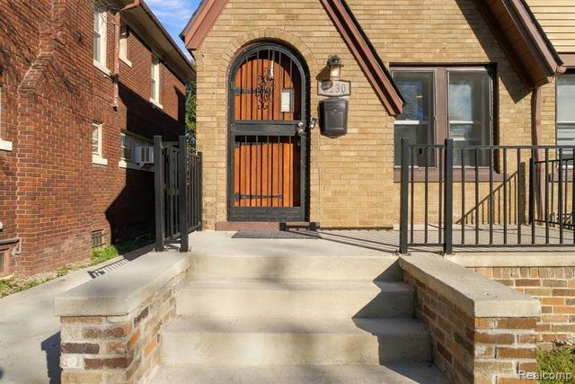 3230 Leslie Street, Detroit, MI 48238
