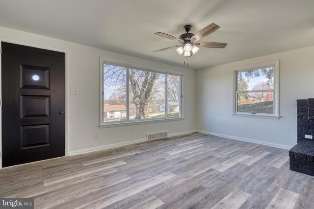 630 HAMMOND RD, York, PA 17406