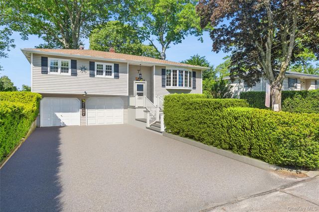 17 Joyce Drive, Riverhead, NY 11901