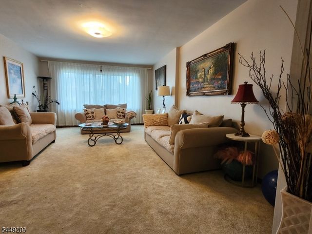 33 Livingston Ave 2, Lyndhurst Twp., NJ 07071