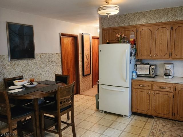33 Livingston Ave 2, Lyndhurst Twp., NJ 07071