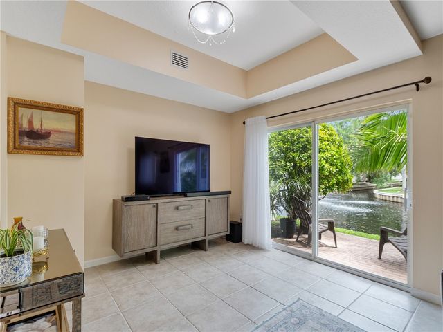 560 7th Square 102, Vero Beach, FL 32962