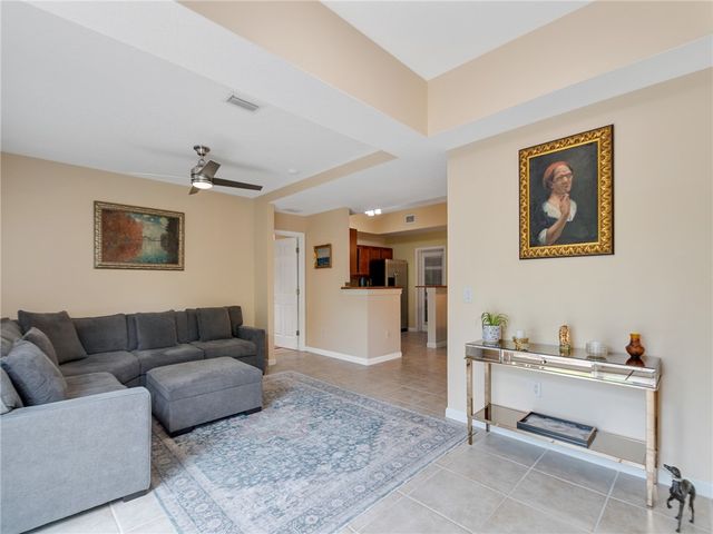 560 7th Square 102, Vero Beach, FL 32962