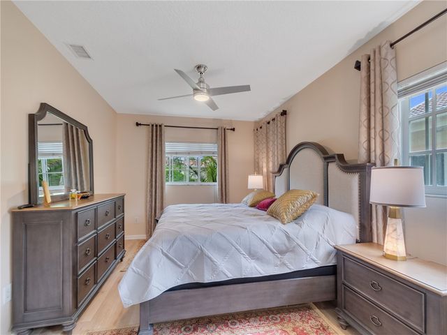 560 7th Square 102, Vero Beach, FL 32962